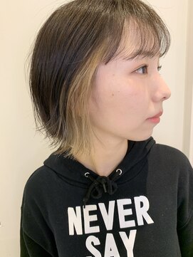 ジアン(GIEN) インナーカラー　ベージュ　外はねボブ