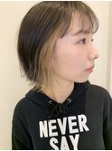インナーカラー ベージュ 外はねボブ