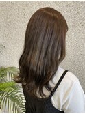 オリーブベージュ