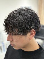 レボ(Revo)&nbsp;刈り上げマッシュ。波巻きパーマ