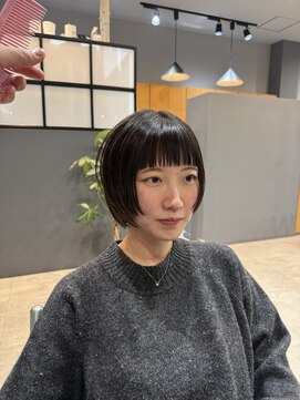 エマピボット 中川本店(EMA PIVOT) ぱつっと前髪のコンパクトショートボブ