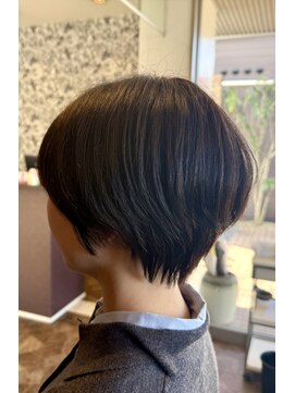 アヤ Aya 大人ハンサムショート×暗め寒色カラー