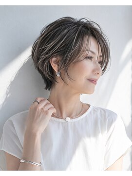 アッシュ 学芸大学店(Ash) ショートボブ/白髪ぼかしハイライト/大人女性/アッシュグレイ