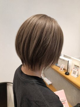 ナチュラル 南越谷店(Natural) 丸みショートボブハイトーンカラー