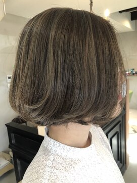 ルート(route.) 大人ハイライトが可愛い重めボブ
