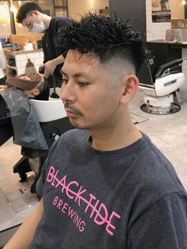 フランクスバーバーリザーブ 人形町店(FRANK’S BARBER RESERVE) フェードスタイル×ツイストスパイラル