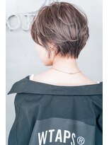 メーヴェ(Mowen) mowen 南堀江　丸みショート×アッシュカラー×外国人風