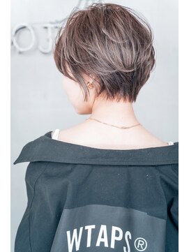 メーヴェ(Mowen) mowen 南堀江 丸みショート×アッシュカラー×外国人風