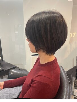 ラブクロムトーキョー オモテサンドウ(LOVECHROME OMOTESANDO) ツヤ髪白髪活かし☆大人モード。ダークアッシュ 白髪ぼかし