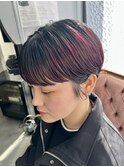 耳かけショート×レッドカラー