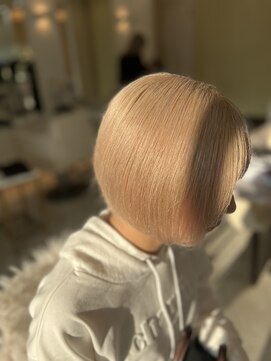 シャルム バイ アローズ 久留米店(CHARM BY AROSE) 大人可愛いショート×ハイトーンダブルカラーホワイトブロンド