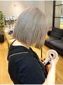 ハイトーン/切りっぱなしボブ/シルバーベージュ