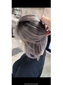 レイヤーボブハイライトブリーチレイヤーハイトーングレージュ
