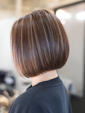 シロ(SHILO) ハイライトボブ