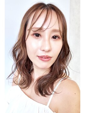 ニール(Neale.) 2026 やわらか質感ミディ×シアーベージュ