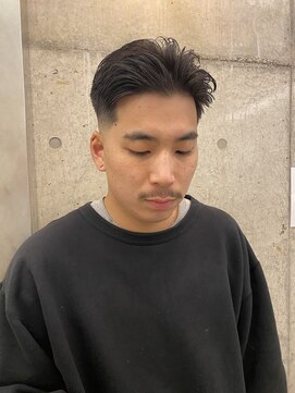 ウェルネス(Wellness) ナチュラルオールバックフェードカットスタイル