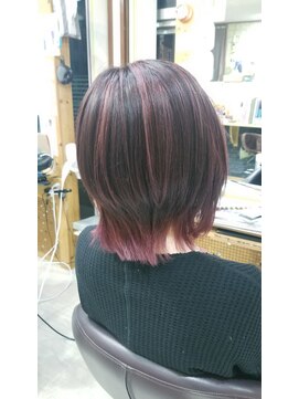 ヘアースペーストワ(Hair Space 108) デザインカラー：ピンク。ミディアムレイヤー☆