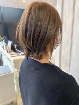 キャアリー(Caary) 福山人気ミルクティーベージュブリーチなし外ハネくびれスタイル