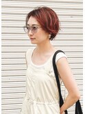 暖色系レッドカラーにショートボブ