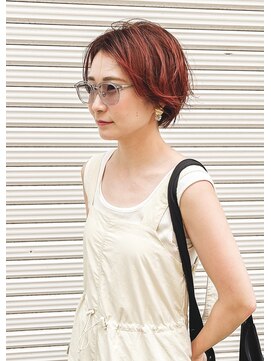 シカ(sica) 暖色系レッドカラーにショートボブ