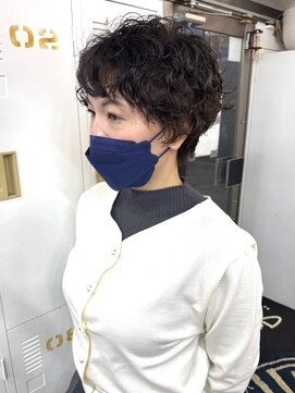 ナジック(749) 大人ショート×くるくるパーマ