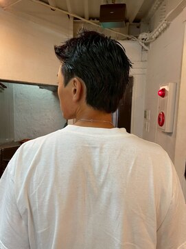 ビーバイエイトジェンツ(Bee by EIGHT GENTS) MEN’S HAIR/ブルーブラック/フェザーパーマ/心斎橋