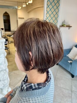 キール(Kir)の写真/デメリットと思っていた白髪がメリットに◎ナチュラルな白髪ぼかしはKirにお任せ☆[白髪ぼかし浦添/経塚]