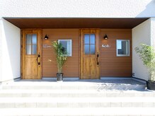 美容室&Lanaと隣接しています。