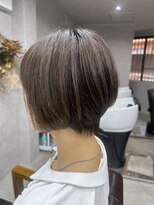 リアン(Lien)&nbsp;どの角度から見ても美フォルム！くびれショート×ハイライト