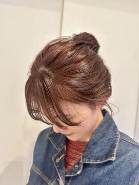 ピンクベージュ