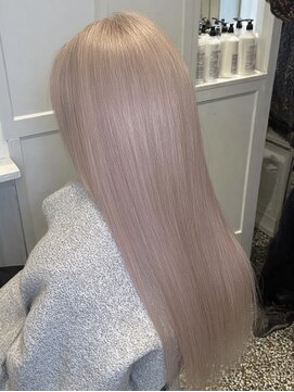 イル(iLe.) ミルクティー/ブリーチカラー/ウルフカット/レイヤーカット