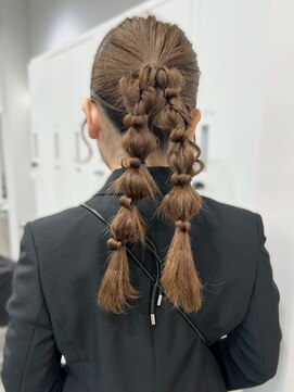 ジゼル 梅田(GiseL) ハーフアップ 編みおろしツイン 結婚式 お呼ばれ 20代30代