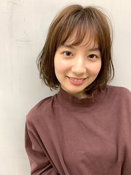 ミィ 表参道(mee.) 【mee.】ブチ　ボリューム　アップ　ミディアム　　表参道　青山