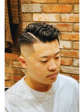 ヒロギンザバーバーショップ 丸の内店(HIRO GINZA BARBER SHOP) フェードカット×サイドパート×パーマ
