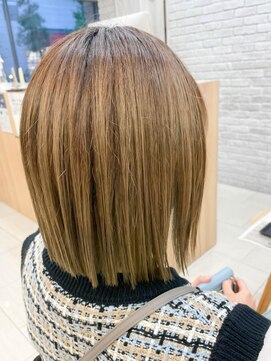 ミーティア バイ クアトロ(Meteor By QUATRO) 切りっぱなしボブ☆