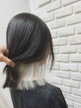 ビランチェ 池袋(bilancia) インナーカラーホワイトシルバー/レイヤーボブ/ブリーチ2回/池袋