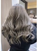 波巻きペールグレージュハイライト/ヘルシースタイル