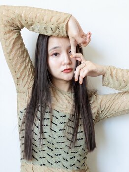 ロカバイツリー 横須賀(loca by tree)の写真/髪に優しくダメージを抑えたナチュラルストレートでクセ毛を解消。本物思考な方々に最新薬剤×一流技術を