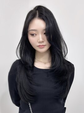 ロムーク 表参道(LOMKH) 夏のロングレイヤーカット顔周りシールエクステブルーカラー小顔