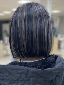 シャルムバイケンジ(Charm.by KENJE) レイヤーカット細めハイライト白髪ぼかし海外レイヤー東京銀座