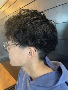 ディスイズバーバーフォース(THIS IS BARBER 4th) ニュアンスパーマ 波巻きパーマ 刈り上げ ツーブロック 30代