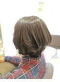 ダイアモンドシルエットが美しいミディアムレイヤーカット♪