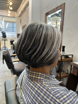 ヘアメイク デザート(HAIR MAKE DESART) 佐藤洋一【グレイヘア白髪活かしショート】