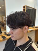 センターパート×シャドウパーマ風
