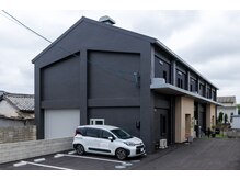 ニコ 川部店(Niko.)の雰囲気（1階　バリアフリーサロン　駐車場も5台ございます♪）
