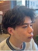 S字のカールが人気のセンターパート×波巻きスパイラルパーマ