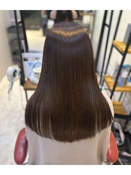 ループス 自由が丘店(Loops)の写真/自由が丘で大人の髪悩みに寄り添う髪質改善。白髪・うねり・パサつきを相談して、扱いやすい艶髪へ