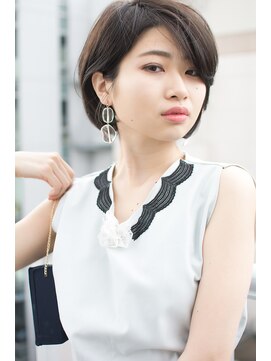 ノイン(noine) 揺れアイテムで可愛く、耳掛けボブスタイル