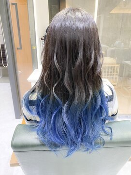 デイズ(days) 黒髪からの毛先ビビッドブルカラー