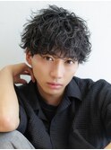 スーツ短髪ツーブロック束感モテる黒髪シークレットパーマ流行